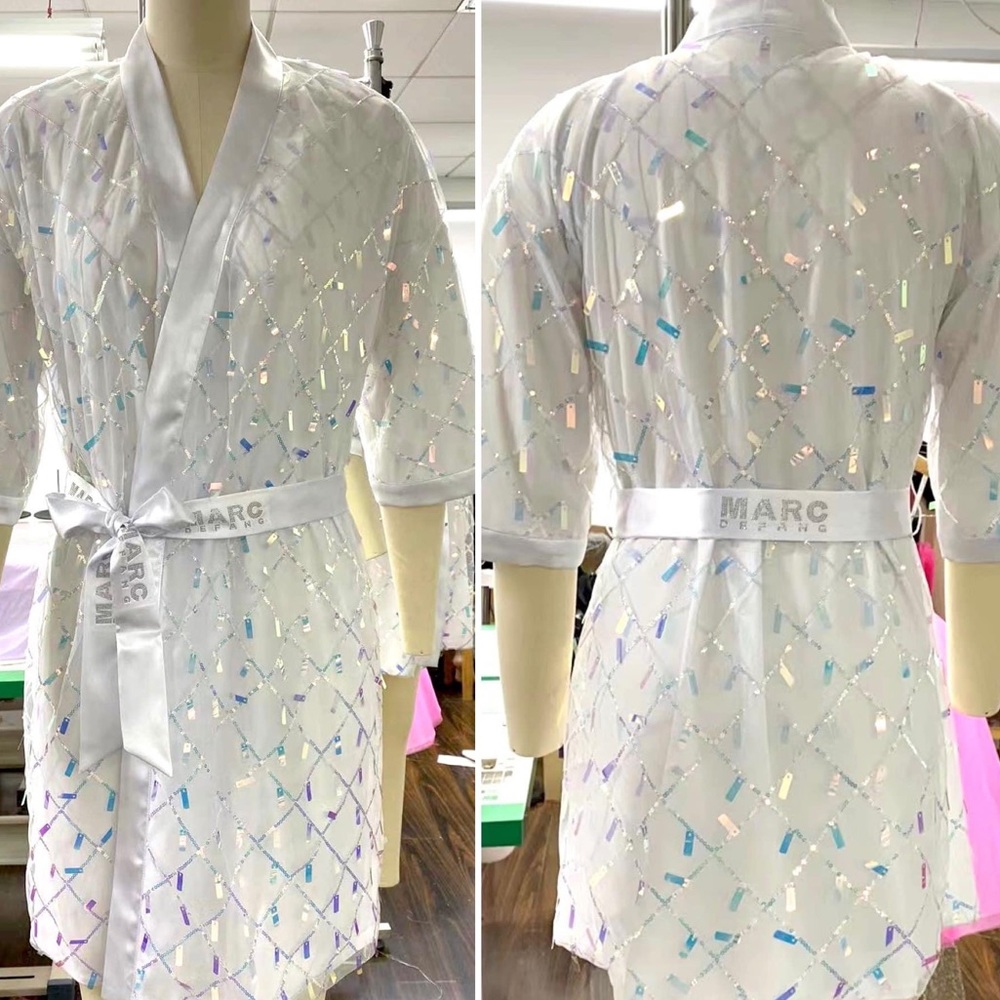New Marc Defang White NYFW Sequin Robe - 8